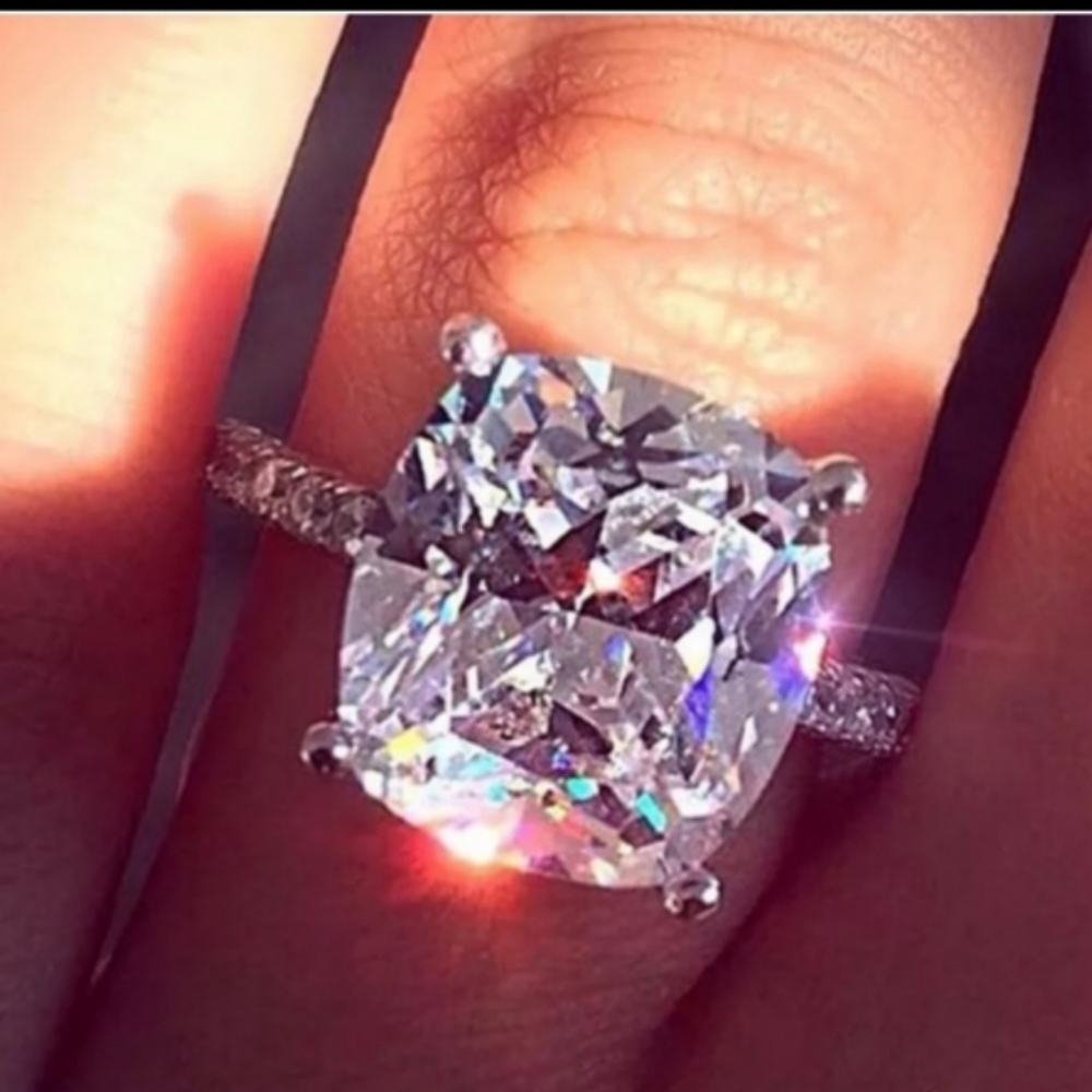 New 18k White Gold 8 Carat Solitare Engagement  Ring